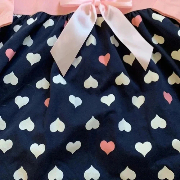 Long sleeve dress full of hearts 💗 - Picture 5 of 5